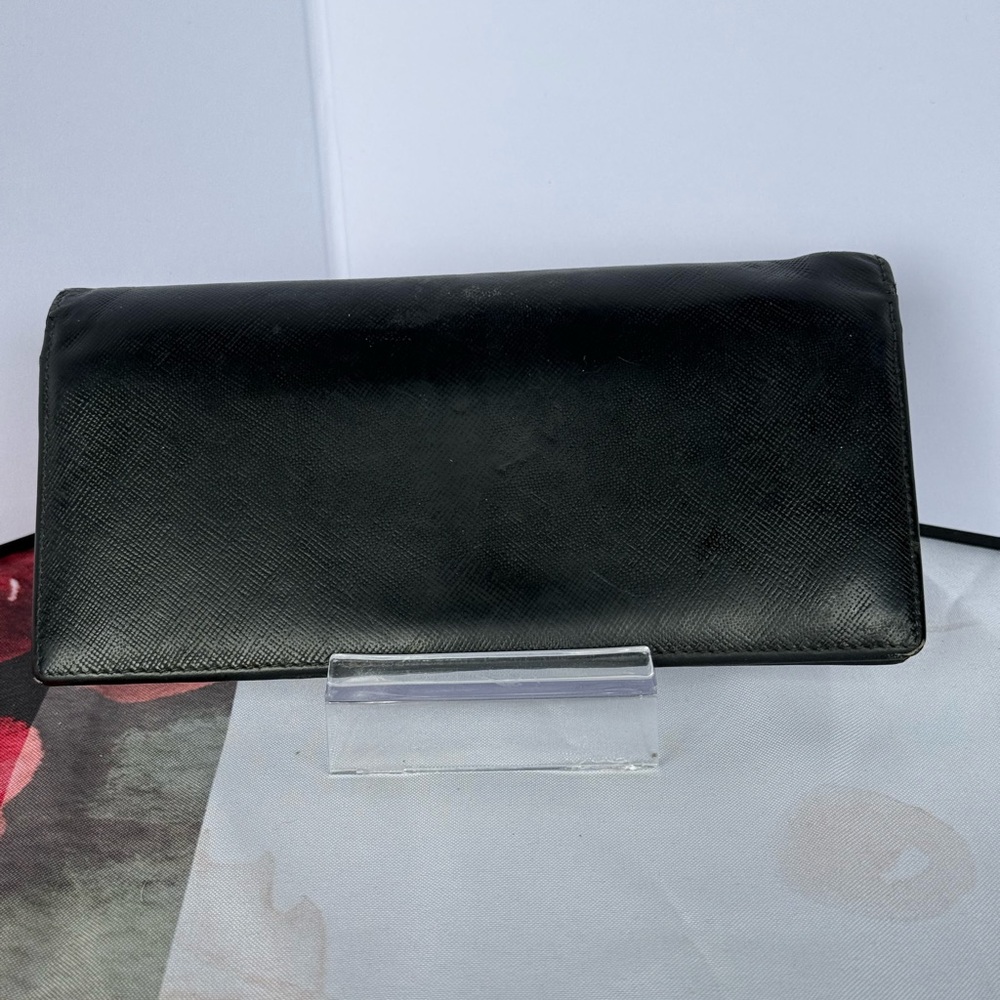 Prada - Picture 3 of 6